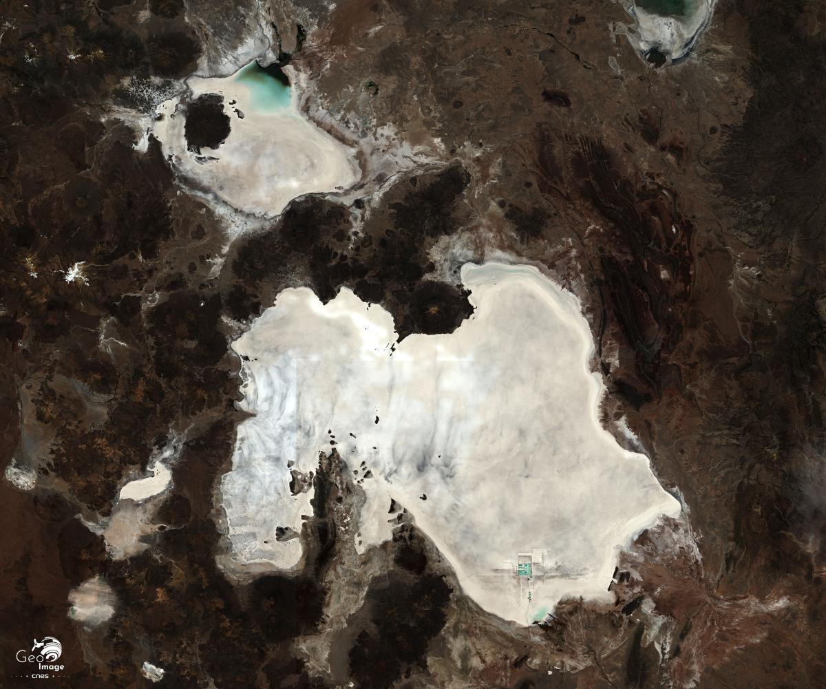 Image satellite du salar d'Uyuni, dans les Andes, au sud-ouest de la Bolivie Image satellite du salar d'Uyuni, dans les Andes, au sud-ouest de la Bolivie