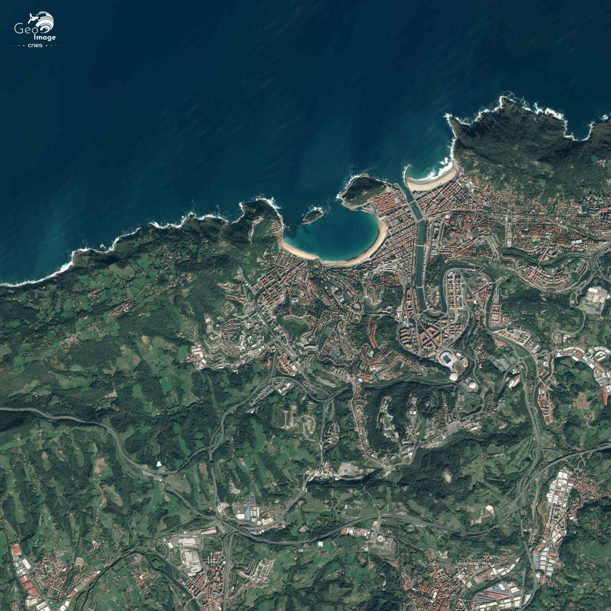 Image satellite de Saint-Sébastien, dans le Pays basque espagnol Image satellite de Saint-Sébastien, dans le Pays basque espagnol