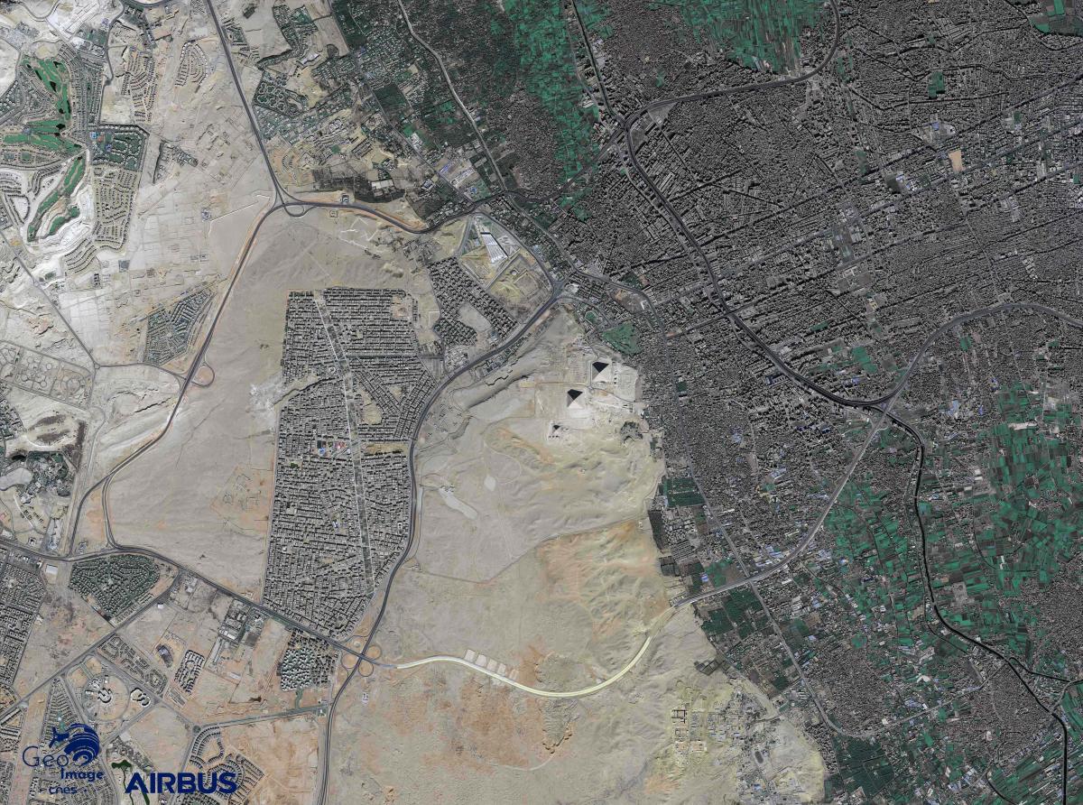 Image satellite de Gizeh sur la rive ouest du Nil, près du Caire Image satellite de Gizeh sur la rive ouest du Nil, près du Caire