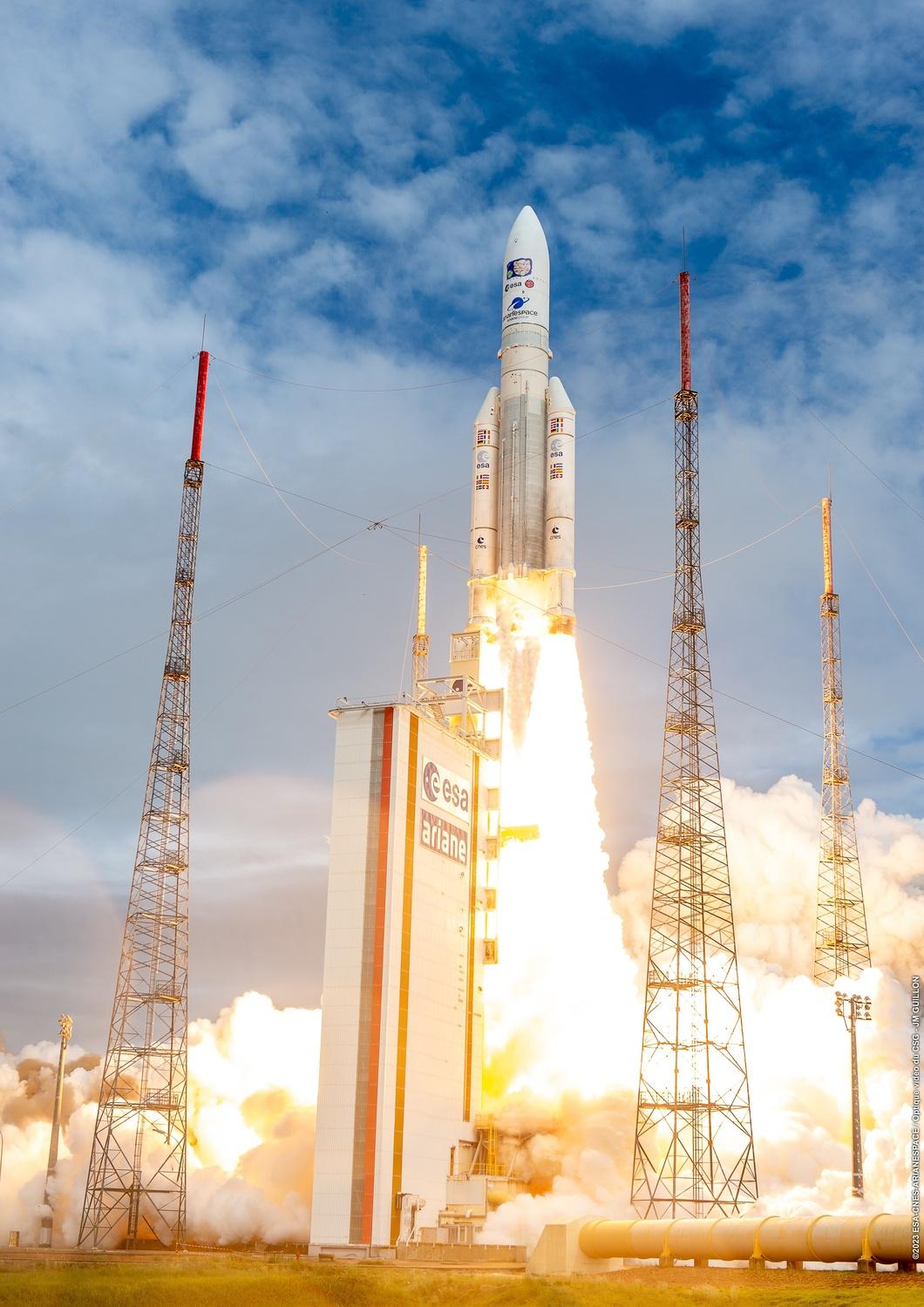 Décollage d’Ariane 5 depuis le Centre Spatial Guyanais Décollage d’Ariane 5 depuis le Centre Spatial Guyanais